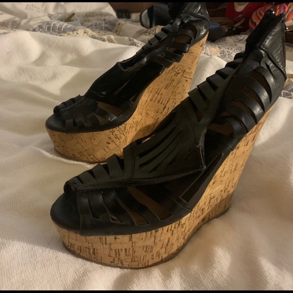 Shoes - Picture 13 of 14